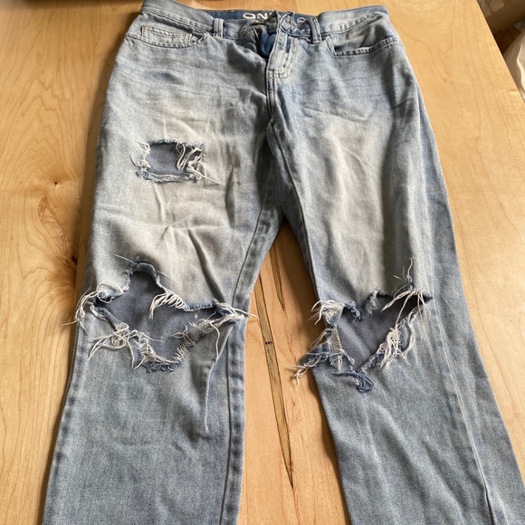 Distressed jeans - Picture 2 of 3